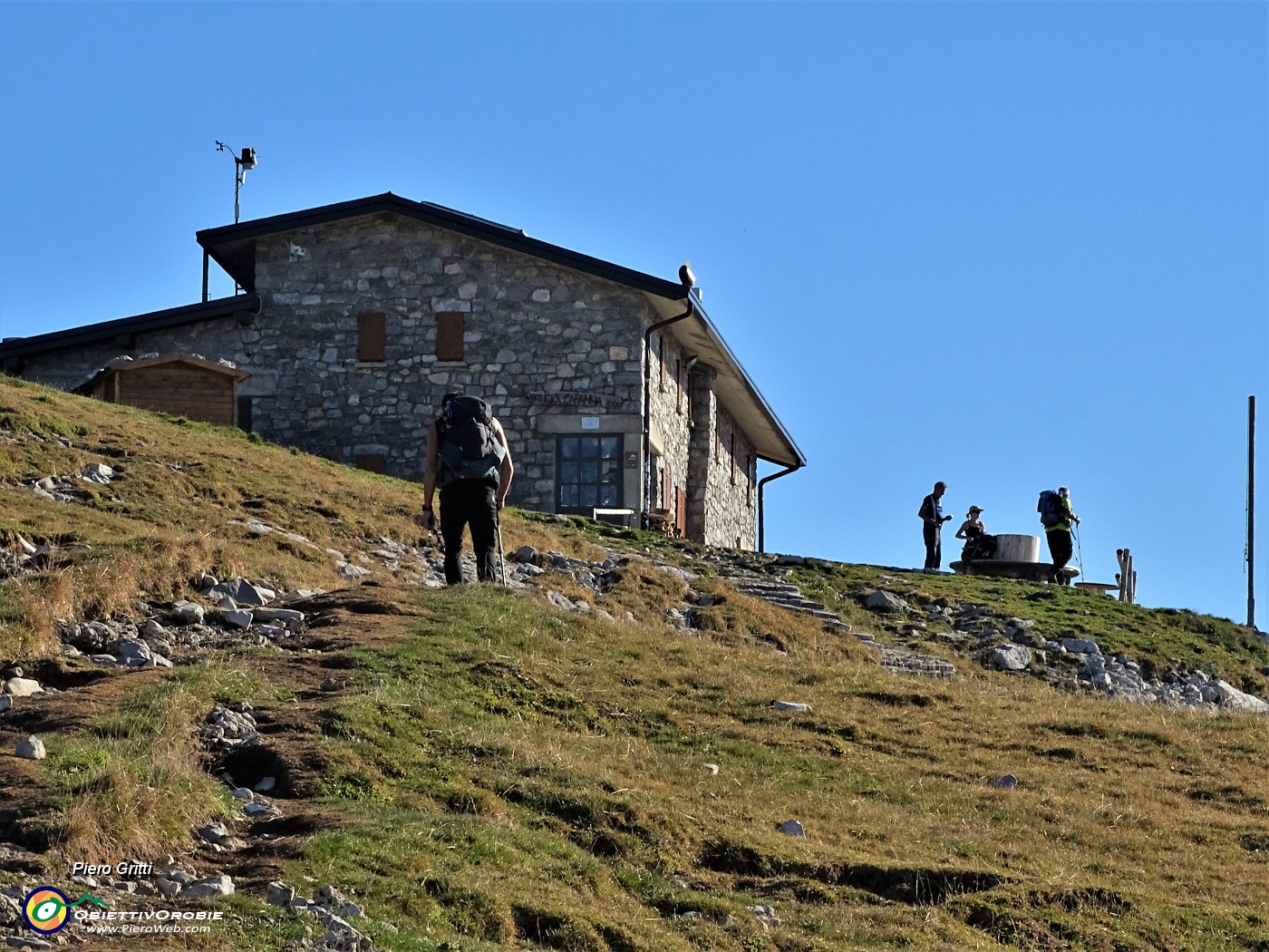 17 Capanna 2000, rifugio per l'Arera .JPG